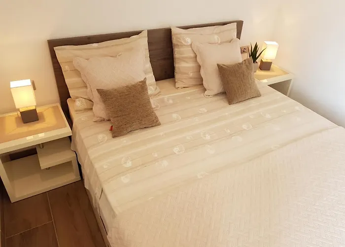 Huljić 3* Hvar Town