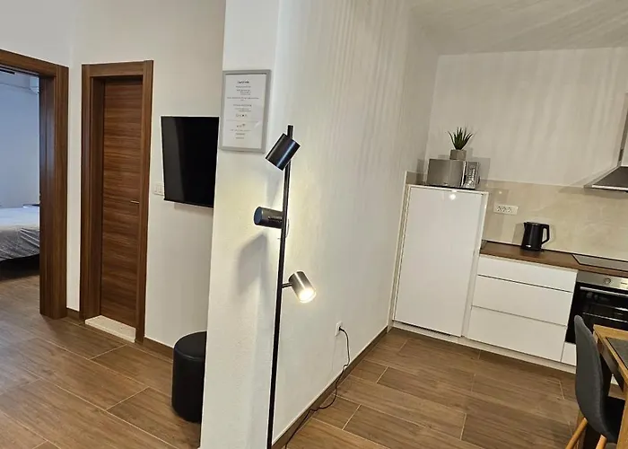 Huljić 3* Hvar Town