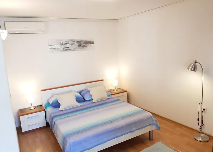 Huljić 3* Hvar Town