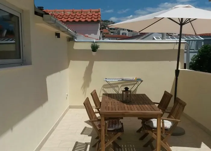 Huljić 3* Hvar Town